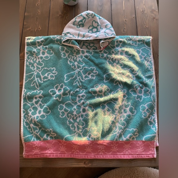 2 hooded towels, nice and thick! Perfect for toddlers (ages 3-6) - Picture 2 of 5